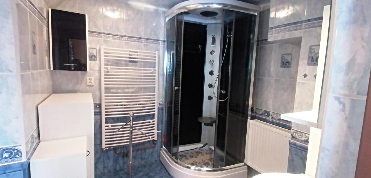 Dvougeneracni Dum Se Zahradou Apartman Vimperk Kültér fotó